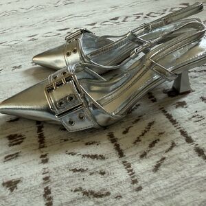 Chic Silver Pointed Slingback Heels
